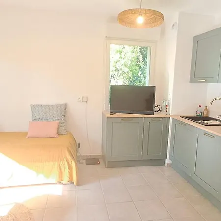 Sérénité à L'orée Des Bois