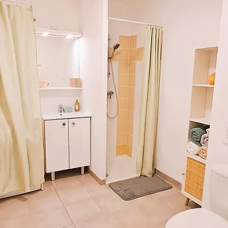 Sérénité à L'orée Des Bois