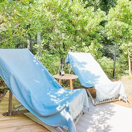 Sérénité à L'orée Des Bois