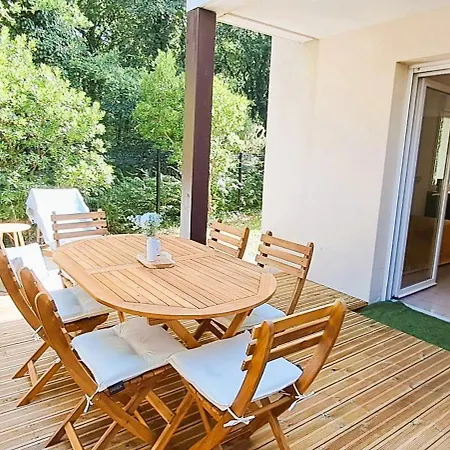 Sérénité à L'orée Des Bois